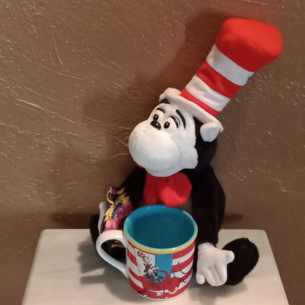 Dr.Seuss Plush/Coffee Cup Bundle